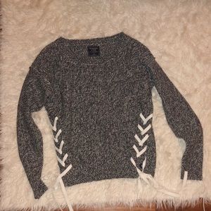 grey Abercrombie & Finch sweater